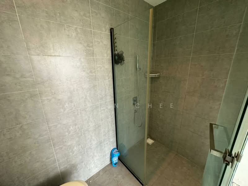 Kediaman Servis untuk Disewa di The Square @ One City - Jason Chee - Bathroom - PropertyGuru.com.my