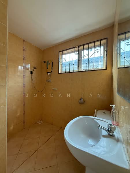 Rumah Teres 2 Tingkat untuk Dijual di Taman Merbok (Bukit Baru) - Jordan Tan - Bathroom - PropertyGuru.com.my