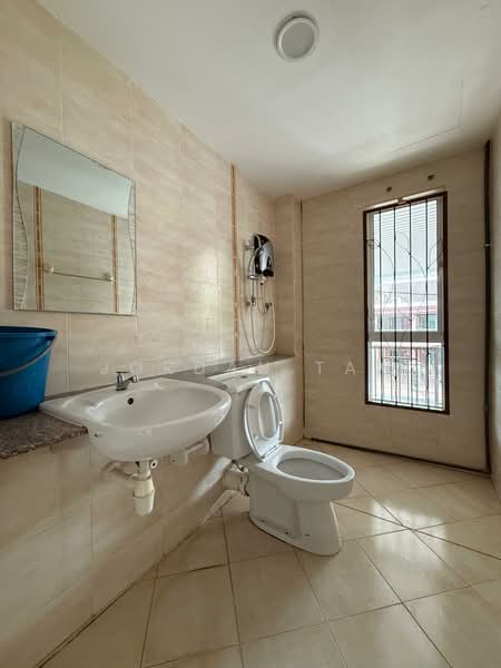 Rumah Teres 2 Tingkat untuk Dijual di Taman Merbok (Bukit Baru) - Jordan Tan - Bathroom - PropertyGuru.com.my