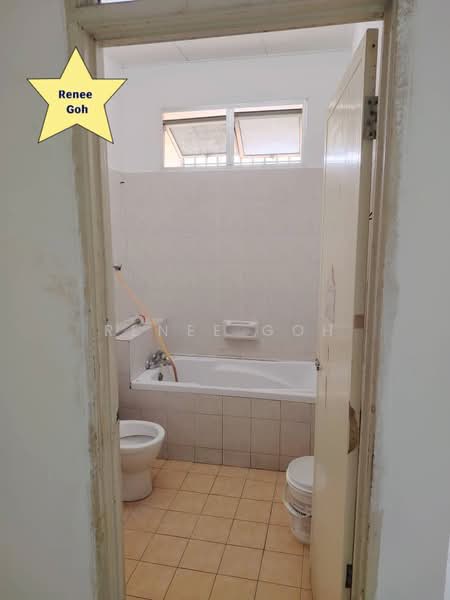 Rumah Teres 2 Tingkat untuk Dijual di Taman Iping (Batu Maung) - Renee Goh - Bathroom - PropertyGuru.com.my