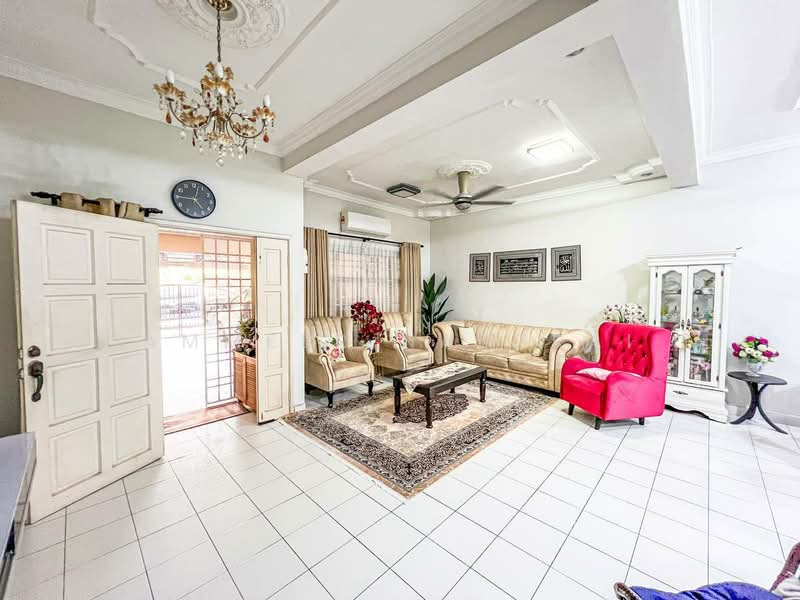Rumah Teres 2 Tingkat untuk Dijual di Bandar Rinching (Semenyih) - Ammeer Nadzrai - Living Room - PropertyGuru.com.my