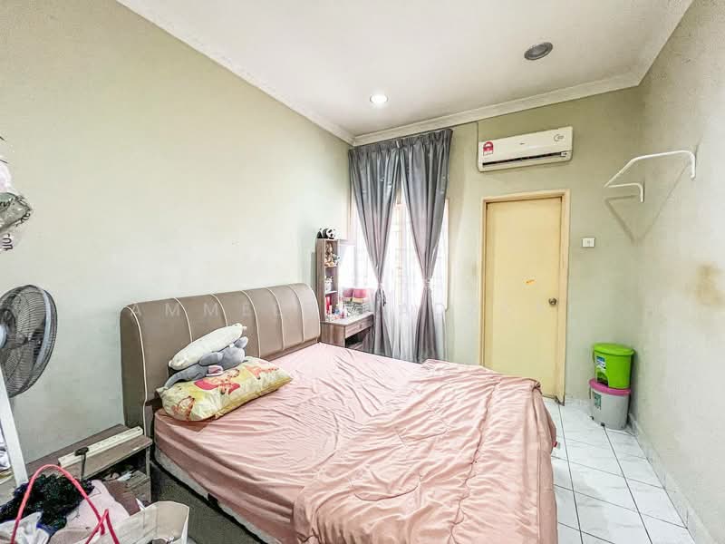 Rumah Teres 2 Tingkat untuk Dijual di Bandar Rinching (Semenyih) - Ammeer Nadzrai - Bedroom - PropertyGuru.com.my