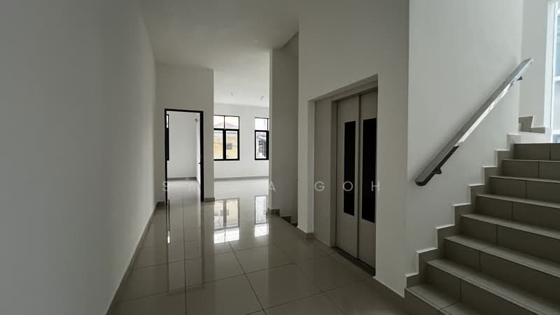 Rumah Banglo untuk Dijual di Serdang (Seri Kembangan) - Sasha Goh - Corridor - PropertyGuru.com.my