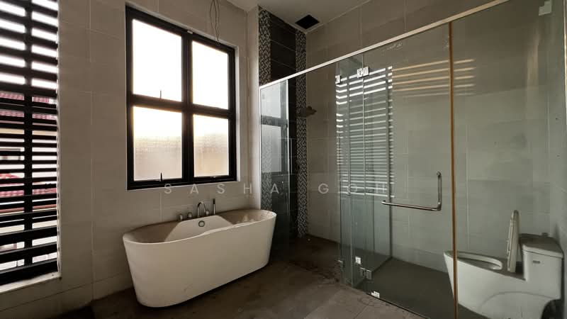 Rumah Banglo untuk Dijual di Serdang (Seri Kembangan) - Sasha Goh - Bathroom - PropertyGuru.com.my