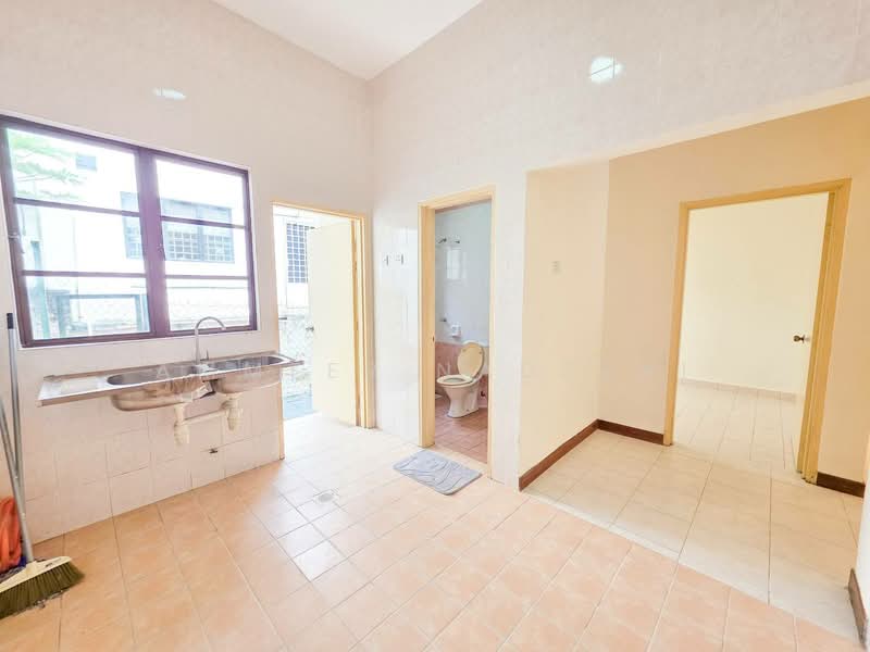 Rumah Teres 2 Tingkat untuk Dijual di Bukit Jelutong (Shah Alam) - Ammeer Nadzrai - Kitchen - PropertyGuru.com.my