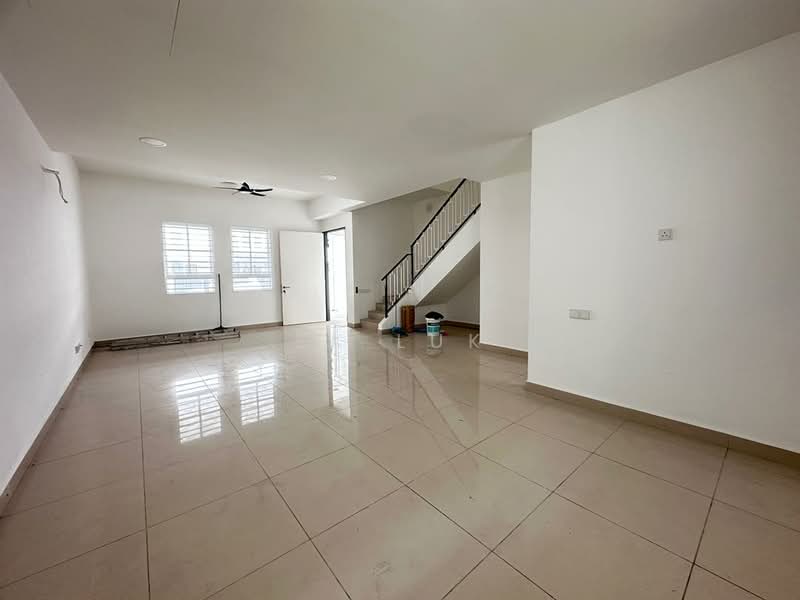 Rumah Teres 2 Tingkat untuk Dijual di Bandar Country Homes (Rawang) - SK Luk - Living Room - PropertyGuru.com.my