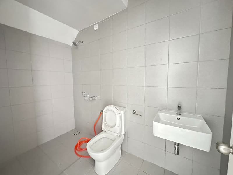 Rumah Teres 2 Tingkat untuk Dijual di Bandar Country Homes (Rawang) - SK Luk - Bathroom - PropertyGuru.com.my