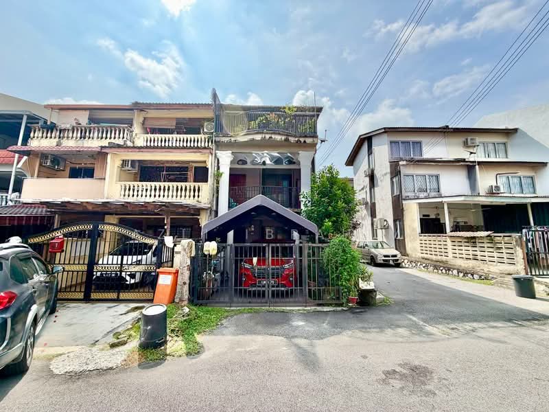 3-storey Terraced House for Sale in Taman Seraya (Ampang) - Azli Ibrahim - Exterior - PropertyGuru.com.my