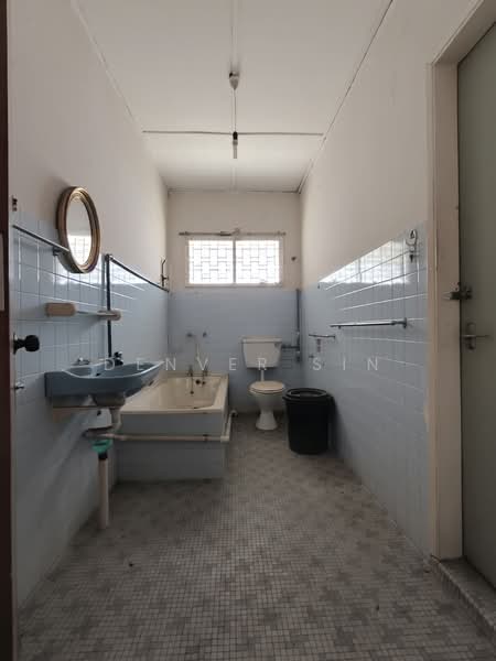 Rumah Teres 1 Tingkat untuk Dijual di SS1 (Petaling Jaya) - Denver Sin - Bathroom - PropertyGuru.com.my