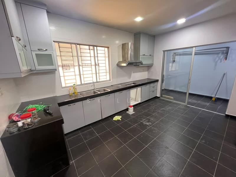 Rumah Teres 2 Tingkat untuk Disewa di Saujana Rawang (Rawang) - SK Luk - Kitchen - PropertyGuru.com.my