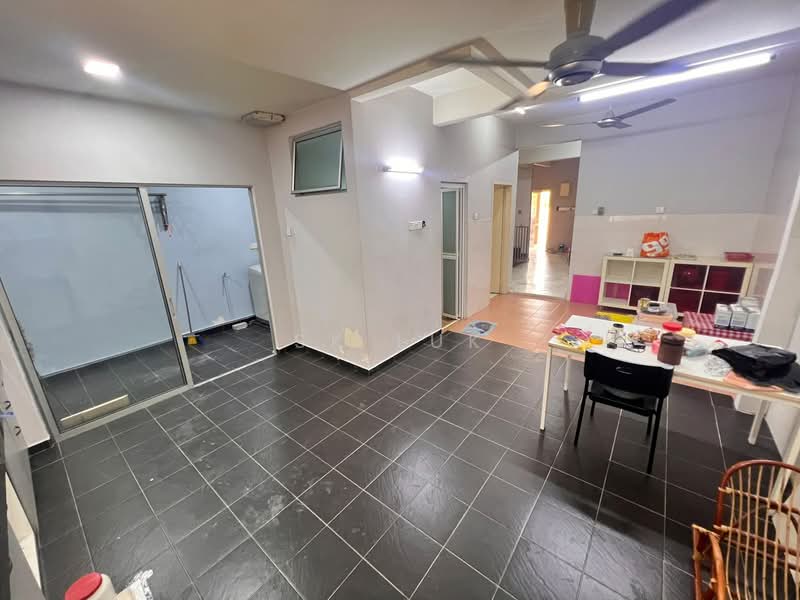 Rumah Teres 2 Tingkat untuk Disewa di Saujana Rawang (Rawang) - SK Luk - Living Room - PropertyGuru.com.my