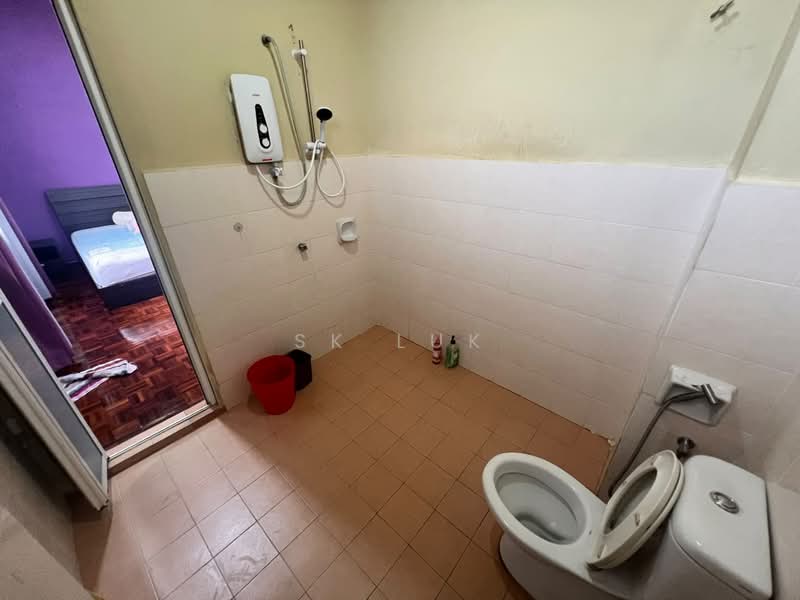 Rumah Teres 2 Tingkat untuk Disewa di Saujana Rawang (Rawang) - SK Luk - Bathroom - PropertyGuru.com.my