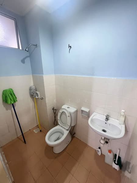 Rumah Teres 2 Tingkat untuk Disewa di Saujana Rawang (Rawang) - SK Luk - Bathroom - PropertyGuru.com.my