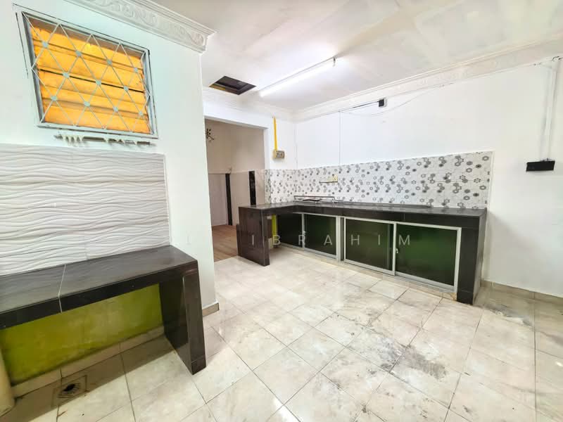 Rumah Teres 1 Tingkat untuk Dijual di Taman Cheras Awana (Cheras) - Azli Ibrahim - Kitchen - PropertyGuru.com.my