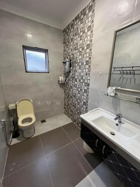 Banglo Komersial untuk Disewa di Sea Park (Petaling Jaya) - Sammi Siah - Attached Bath Room - PropertyGuru.com.my