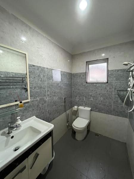 Banglo Komersial untuk Disewa di Sea Park (Petaling Jaya) - Sammi Siah - Attached Bath Room - PropertyGuru.com.my