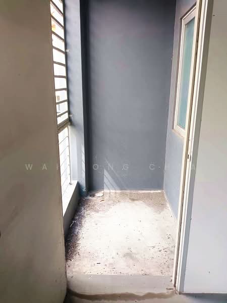 Shop / Office for Sale in Seri Kembangan (Selangor) - Wai Kong Chia - Balcony - PropertyGuru.com.my