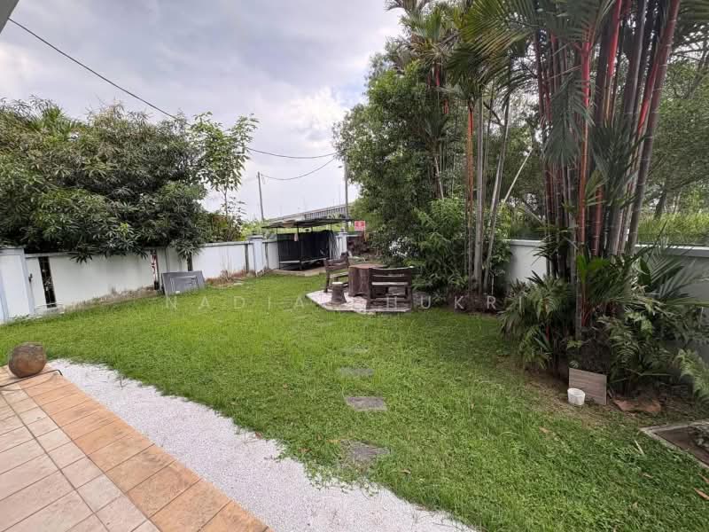 Rumah Teres 2 Tingkat untuk Dijual di Klang (Selangor) - Nadia Shukri - Garden - PropertyGuru.com.my