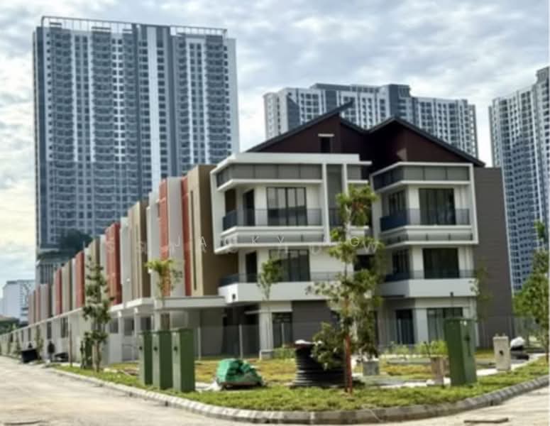 Rumah Teres 3 Tingkat untuk Dijual di Happy Garden (Kuchai Lama) - Jacky Ng - Exterior - PropertyGuru.com.my