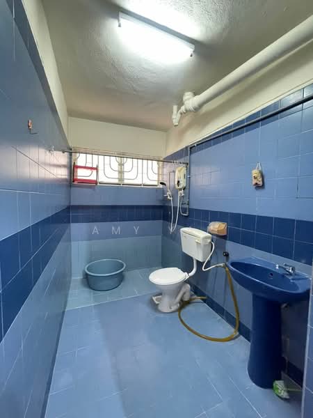 Rumah Teres 3 Tingkat untuk Disewa di Taman Daya (Kepong) - Amy Yap - Bathroom - PropertyGuru.com.my