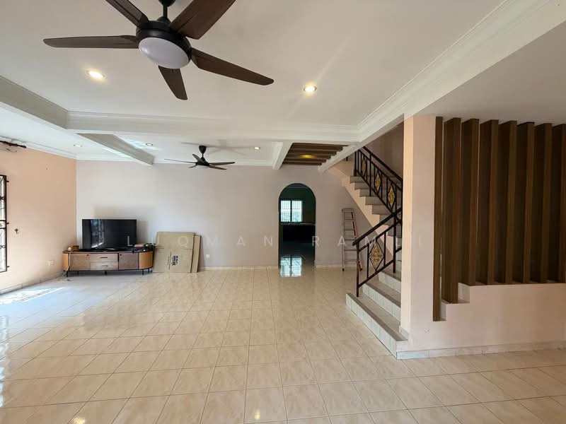 2-storey Terraced House for Sale in Bandar Mahkota Cheras (Cheras) - Luqman Ramli - Living Room - PropertyGuru.com.my