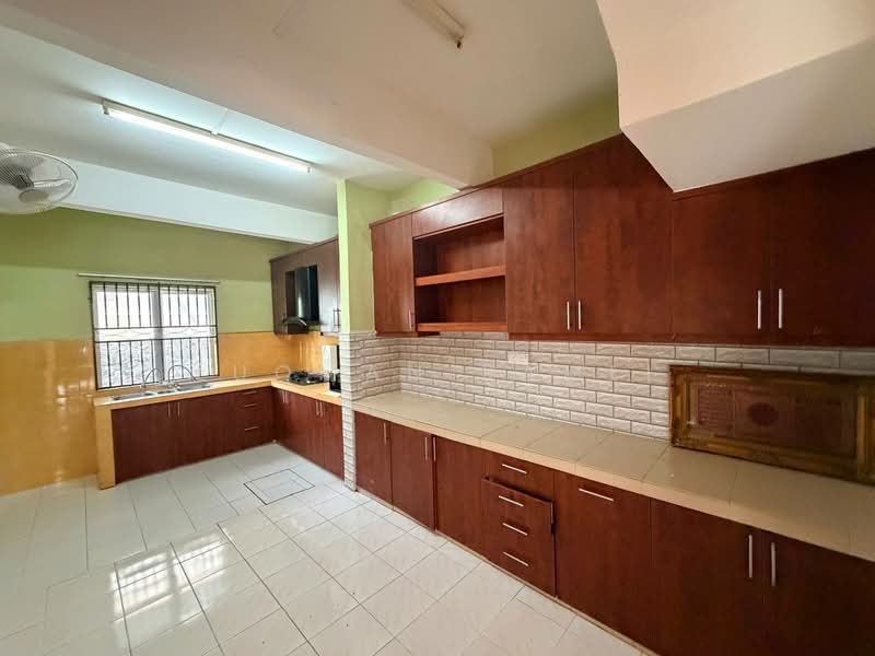 2-storey Terraced House for Sale in Bandar Mahkota Cheras (Cheras) - Luqman Ramli - Kitchen - PropertyGuru.com.my