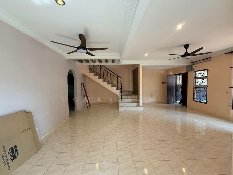 2-storey Terraced House for Sale in Bandar Mahkota Cheras (Cheras) - Luqman Ramli - Living Room - PropertyGuru.com.my