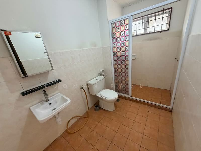 2-storey Terraced House for Sale in Bandar Mahkota Cheras (Cheras) - Luqman Ramli - Bathroom - PropertyGuru.com.my
