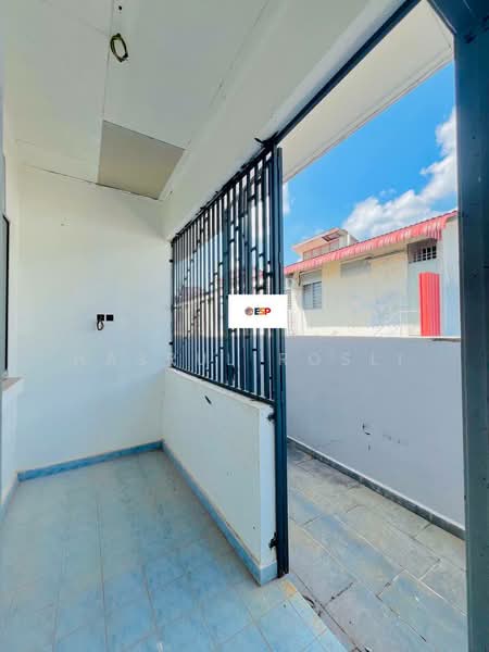Rumah Teres 1-Tingkat untuk Dijual di Taman Lembah Jerai (Gurun) - Hasrul Rosli - Balcony - PropertyGuru.com.my