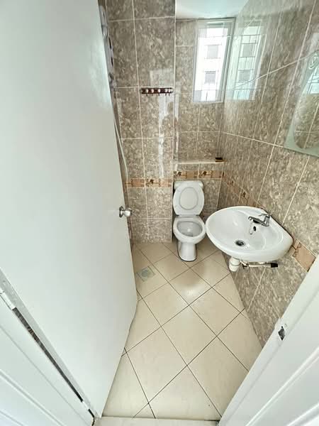 Kondominium untuk Dijual di Kepong Sentral Condominium - Yanny Siow - Bathroom - PropertyGuru.com.my