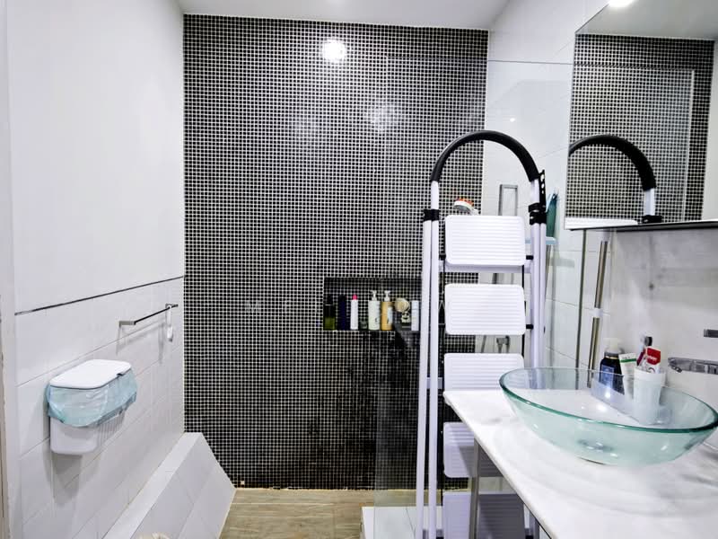 Service Residence for Sale at Verve Suites - MEI LOW - Bathroom - PropertyGuru.com.my