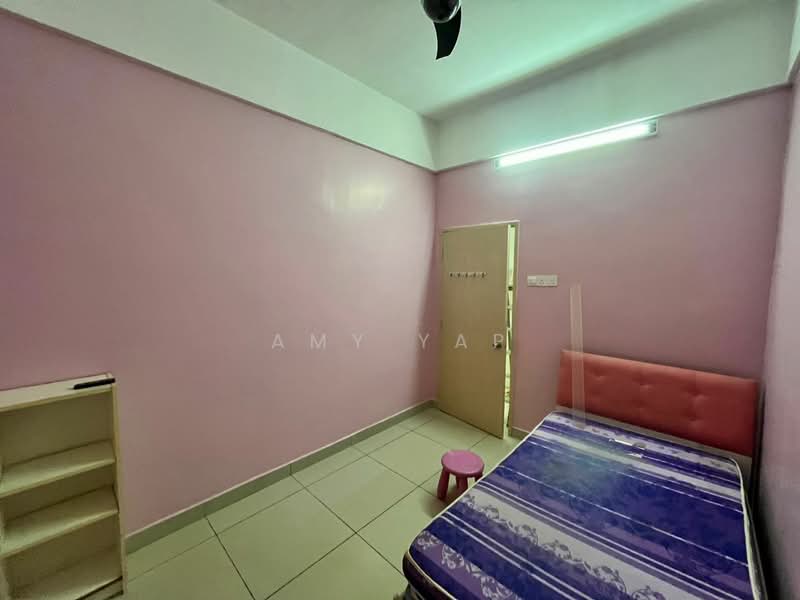 Kondominium untuk Dijual di First Residence (Residensi Unggul) - Amy Yap - Bedroom - PropertyGuru.com.my