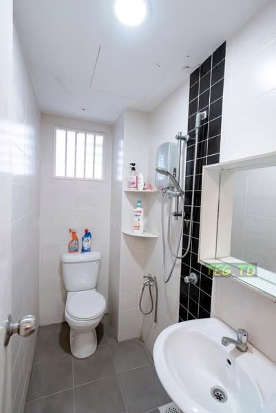 Pangsapuri untuk Disewa di Pelangi Heights - Chia Wai Yong - Bathroom - PropertyGuru.com.my