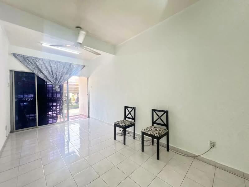 Apartment for Sale at Pangsapuri Seri Mewah (Blok B) - Azli Ibrahim - Living Room - PropertyGuru.com.my