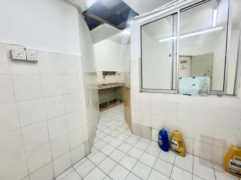 Apartment for Sale at Pangsapuri Seri Mewah (Blok B) - Azli Ibrahim - Kitchen - PropertyGuru.com.my