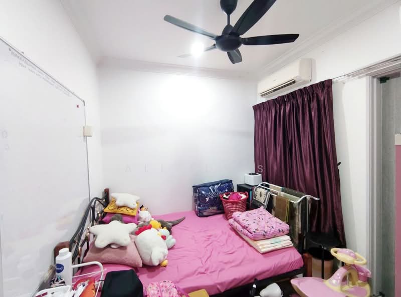 Rumah Teres 2-Tingkat untuk Dijual di Seksyen 8 (Bangi) - Ali Idris - Bedroom - PropertyGuru.com.my