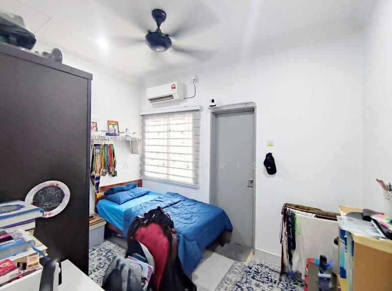 Rumah Teres 2-Tingkat untuk Dijual di Seksyen 8 (Bangi) - Ali Idris - Bedroom - PropertyGuru.com.my