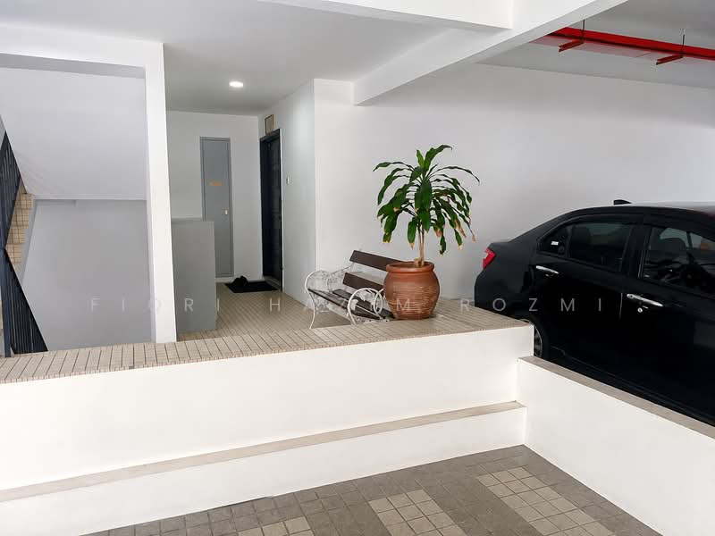 Condominium for Sale at Pantai Hillpark 3 - Fiqri Hazim Rozmi - Entrance - PropertyGuru.com.my