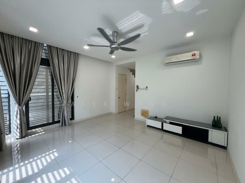 Rumah Teres 3 Tingkat untuk Disewa di Lake Fields (Sungai Besi) - Alex Wong - Living Room - PropertyGuru.com.my