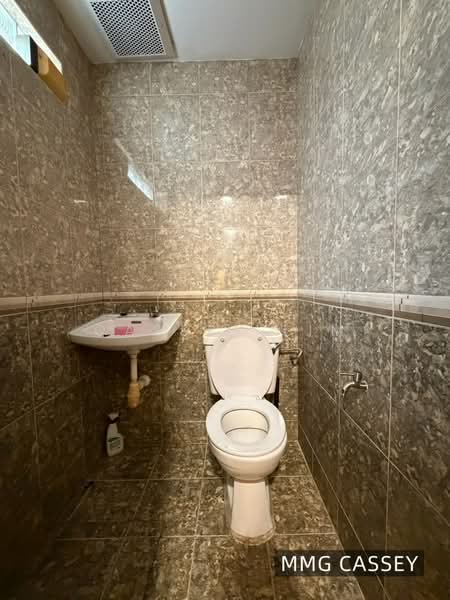 Rumah Teres untuk Disewa di Bandar Botanic (Klang) - Cassey Lim - Bathroom - PropertyGuru.com.my