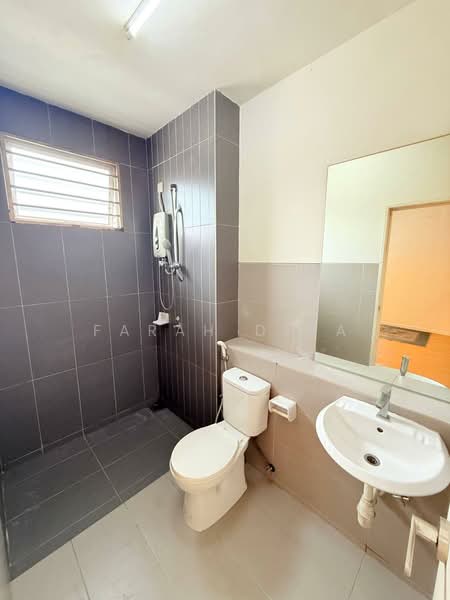 2-storey Terraced House for Sale in Bandar Country Homes (Rawang) - Farah Dina - Bathroom - PropertyGuru.com.my