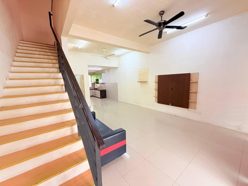 2-storey Terraced House for Sale in Bandar Country Homes (Rawang) - Farah Dina - Living Room - PropertyGuru.com.my