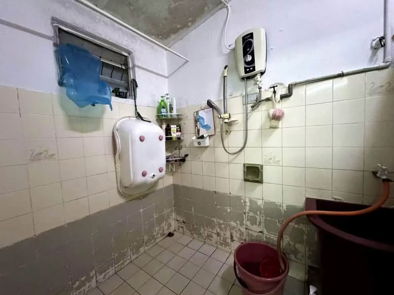 Rumah Teres 1 Tingkat untuk Dijual di Desa Jaya Kepong (Kepong) - Sean Yong - Bathroom - PropertyGuru.com.my