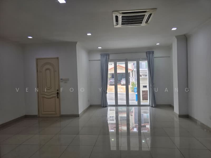 3-storey Terraced House for Rent in Setia Alam (Selangor) - Veni Foo Yoke Fuang - Living Room - PropertyGuru.com.my