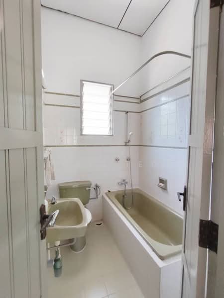Rumah Berkembar untuk Dijual di Tanjung Bungah (Penang) - Chris Teoh - Bathroom - PropertyGuru.com.my