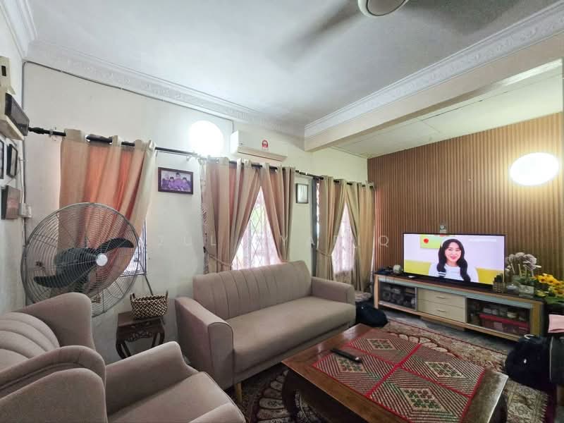 Rumah Teres 2 Tingkat untuk Dijual di Bandar Kinrara Seksyen 1 (Bandar Kinrara) - Zul Syafiq - Living Room - PropertyGuru.com.my