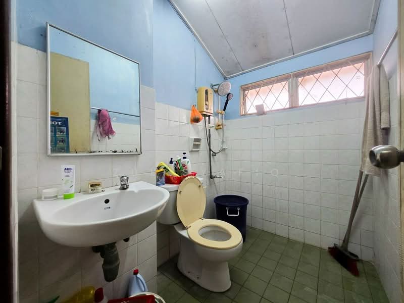 Rumah Teres 2 Tingkat untuk Dijual di Bandar Kinrara Seksyen 1 (Bandar Kinrara) - Zul Syafiq - Bathroom - PropertyGuru.com.my