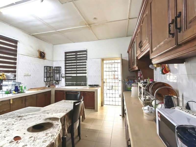 Rumah Banglo untuk Dijual di Taman Bukit Kuda (Klang) - Nadia Shukri - Kitchen - PropertyGuru.com.my