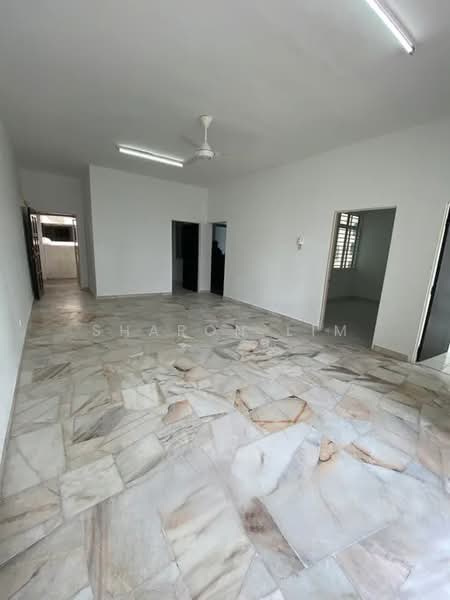 Pangsapuri untuk Dijual di Pangsapuri Lagoon Perdana - Sharon Lim - Living Room - PropertyGuru.com.my