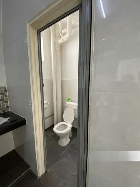 Pangsapuri untuk Dijual di Pangsapuri Lagoon Perdana - Sharon Lim - Bathroom - PropertyGuru.com.my